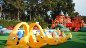 Tanti giochi = Divertimento assicurato !! - Parco giochi "i Gommosi"